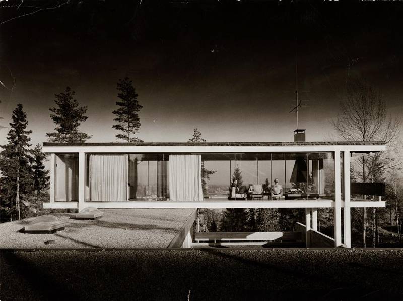 Geir Grung eksperimenterte seg fram til sitt glasshus på Jongskollen utenfor Sandvika. Det sto ferdig i 1963. Arkitekten tok ikke særlig hensyn til byggeforskriftene og huset måtte nesten bøte med livet. Grung uttalte til VG at han var villig til å få i fengsel for byggverket. Z