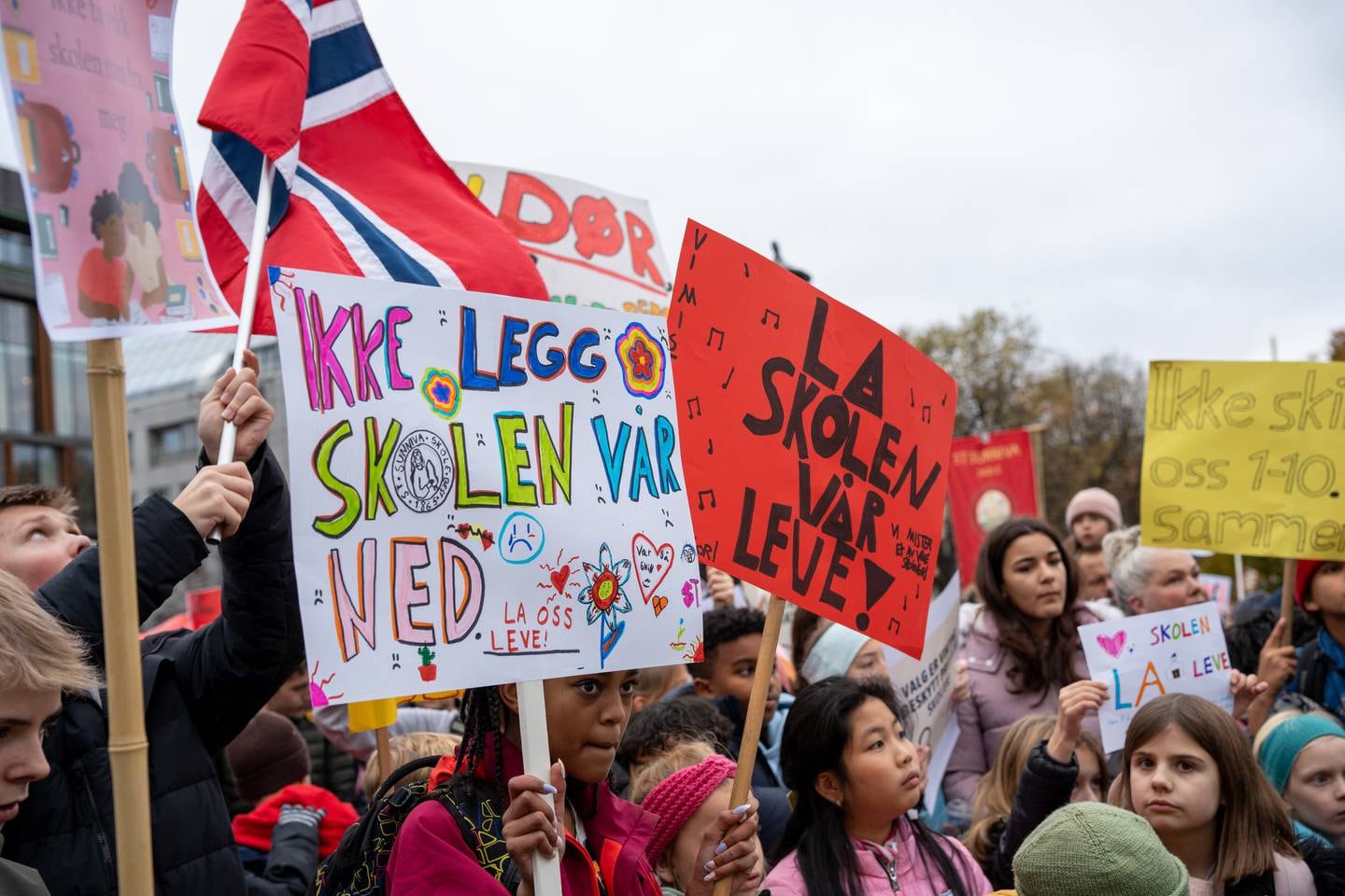 Oslo. Demonstrasjonar over heile landet i prostest mot varsla kutt i støtte til friskular. Friskoler