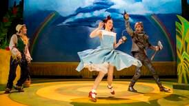 Spørrebanken 30. januar: Hva må Dorothy i Trollmannen fra Oz gjøre med føttene sine for å dra hjem?