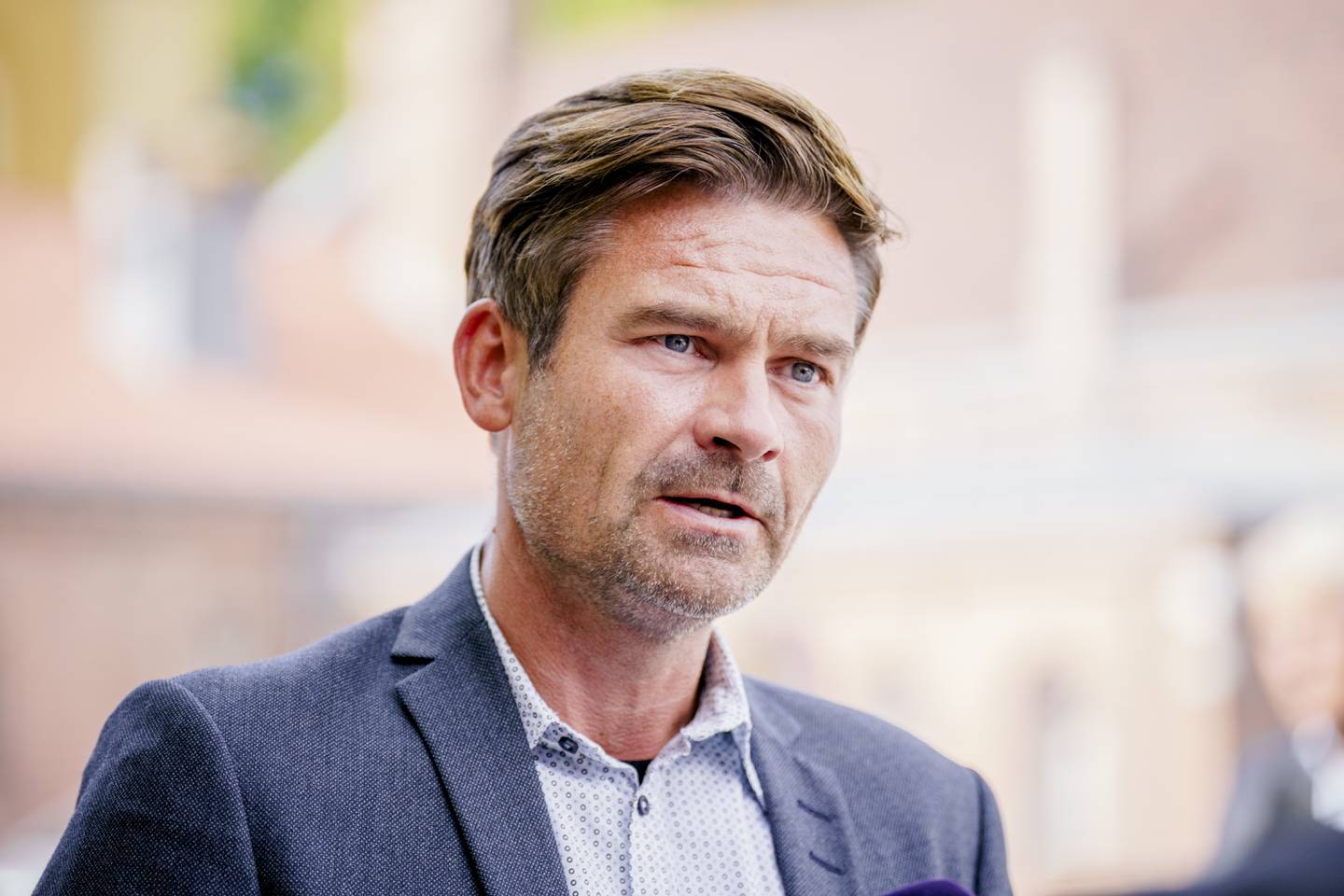 Sjeføkonom Roger Bjørnstad i LO ber regjeringa om tiltak for å demma opp for dyrtida. Foto: Stian Lysberg Solum / NTB
