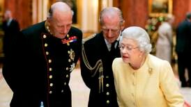 Kong Harald om dronning Elizabeths død: – Viet seg hengivent til sin gjerning