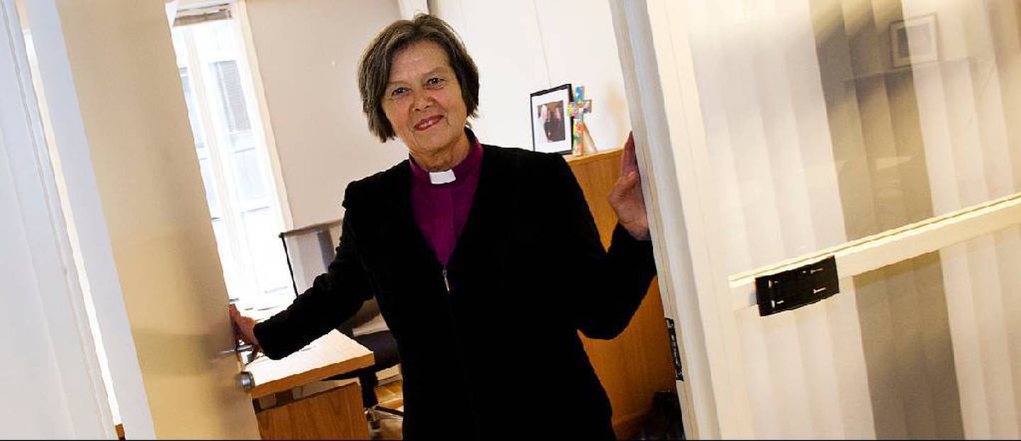 Helga Haugland Byfuglien blir søndag innsatt som Den norske kirkes preses. Gudstjenesten overføres direkte i NRK Radio og TV. 