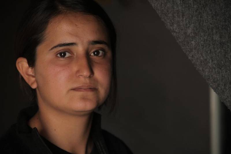 – Mitt største ønske er å vende tilbake til Syria og bli lege, sier Shanaz Saleh Abdi (16). Hun flyktet fra Syria til Kurdistan i Nord-Irak som 14-åring, og får nå undervisning på en vanskelig kurdisk dialekt.