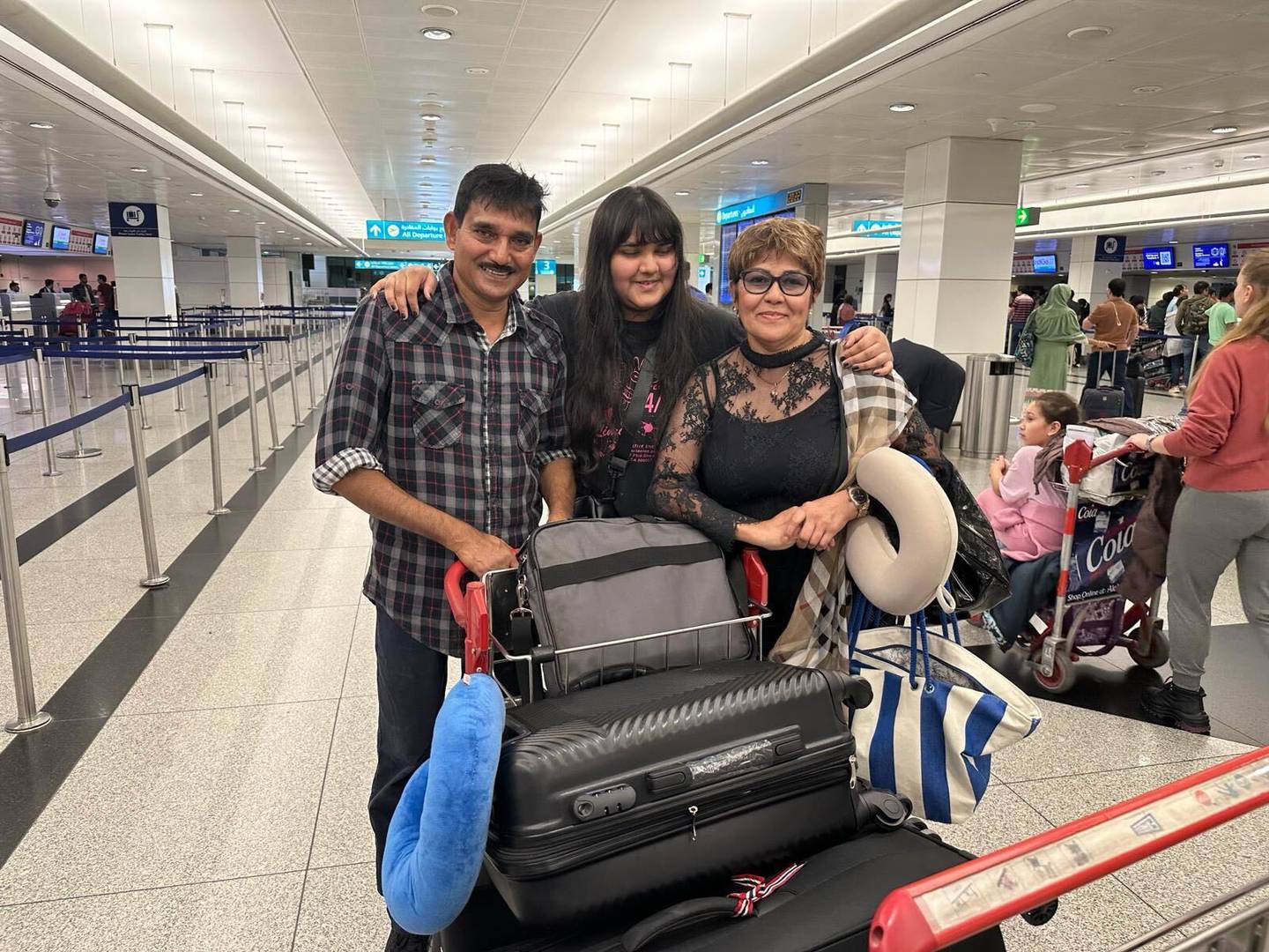 Mika og Srima Bandara kastes ut av Dubai