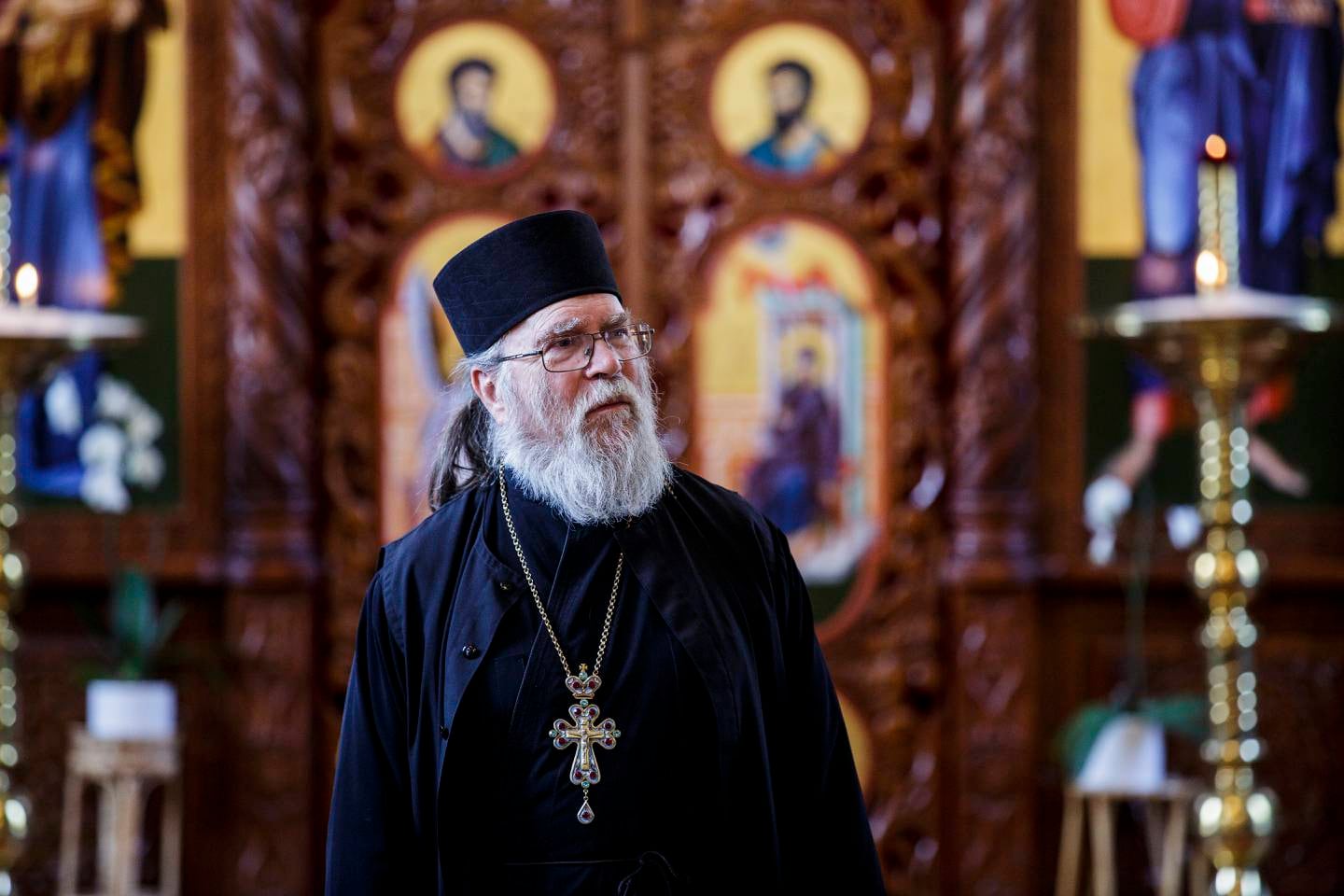 Fader Johannes fotografert i den  russisk ortodokse kirke på Helsfyr i forbindelse med Pinsesak.