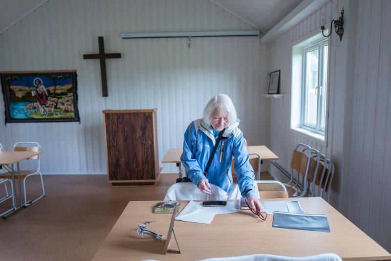 – Jeg har jo alltid gått på bedehuset, svarer Gjerde når hun blir spurt om hvor lenge hun har gått på Tjøstheim bedehus. I dag er hun 87 år.
