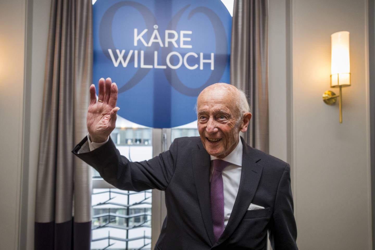 Kåre Willoch døde mandag, 93 år gammel. Bildet er fra feiringen av hans 90-årsdag. Foto: Heiko Junge / NTB