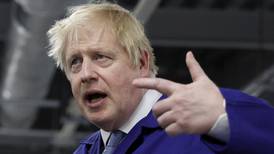 Tidligere statssekretær ber Boris Johnson gå av etter festskandalen