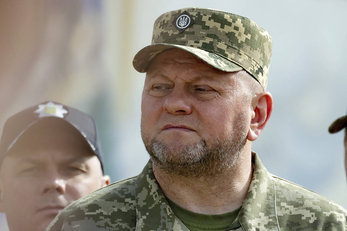 Søndag og mandag er det gjort funn av avlyttingsutstyr i lokaler knyttet til Ukrainas hærsjef Valerij Zaluzjny og hans stab. Foto: Ukrainas presidentkontor / AP / NTB.