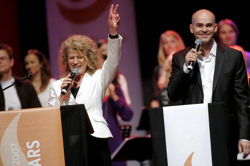 Anne og Stephan Christiansen ønsker velkommen under åpningen av Pinsebevegelsens store Europakonferanse i Oslo Spektrum anledning bevegelsens 100-årsjubileum i 2007. Konferansen i Oslo samler tusenvis av pinsevenner fra hele Europa.
