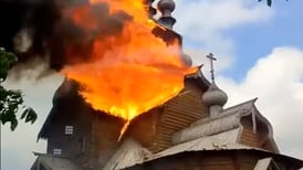 Historiske ukrainsk kloster opp i flammer
