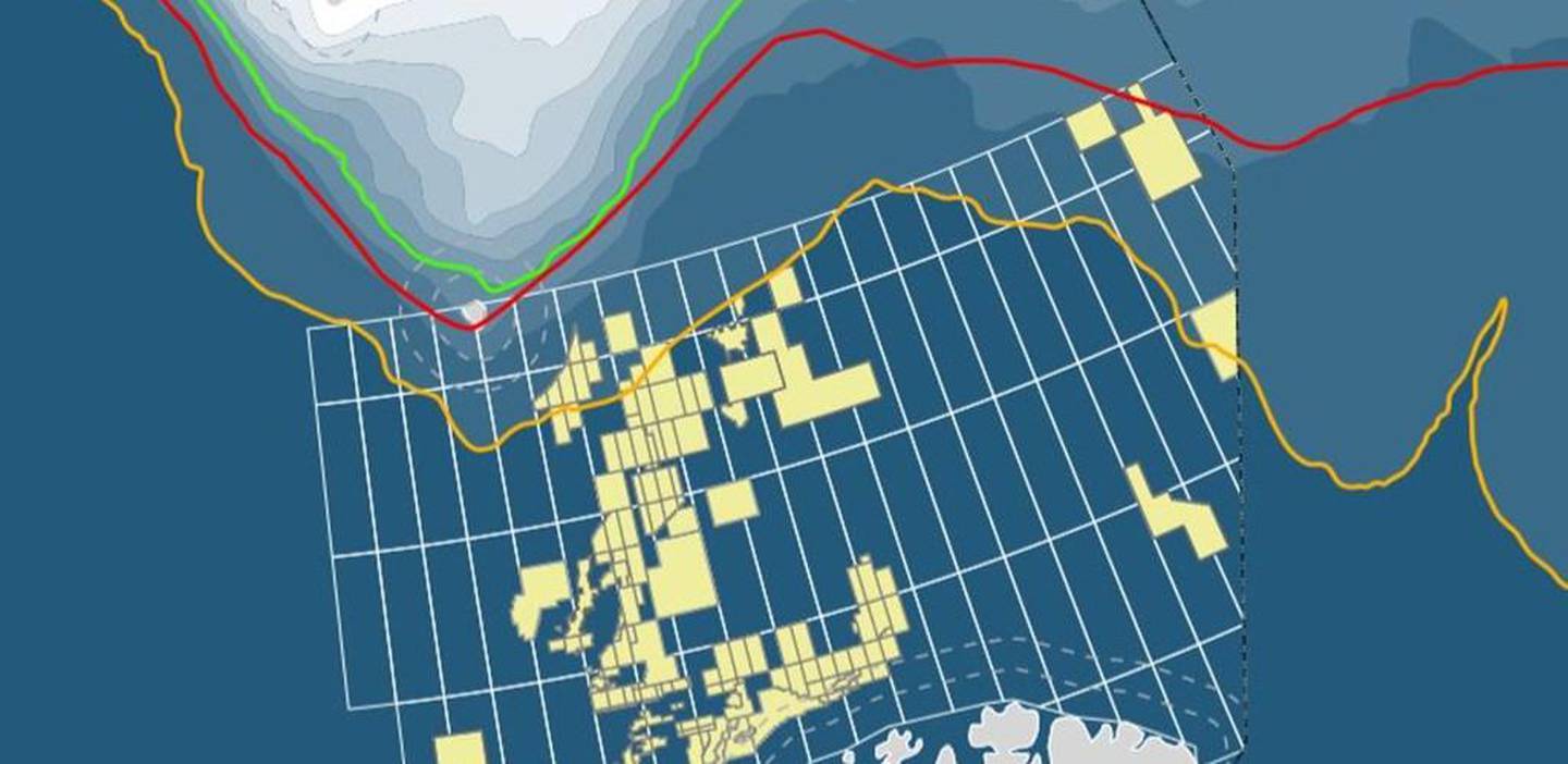 Dette bildet viser de forskjellige forslagene om ny iskantsone. Rød linje: Statisk linje brukt i planene fra 2006 og 2011 med isfrekvens 30% av aprildagene 1967-1989. Grønn linje: Isfrekvens 30% av aprildagene 1988-2017. Gul linje: Isfrekvens 0,5% av aprildagene 1988-2017. Foto hentet fra hjemmesiden til Norsk olje og gass.