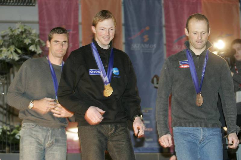 Thomas Alsgaard, Frode Estil og Kristen Skjeldal fikk utdelt medaljer under idrettsgallaen i januar 2005 fra OL i Salt Lake City tre år på etterskudd, etter at vinneren av flere distanser, Johann Mühlegg, ble tatt i doping.