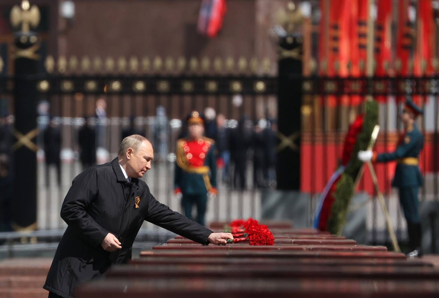 Russland. Seiersdagen. Putin under kransenedleggelse ved Den ukjente soldats grav, 9. mai 2022