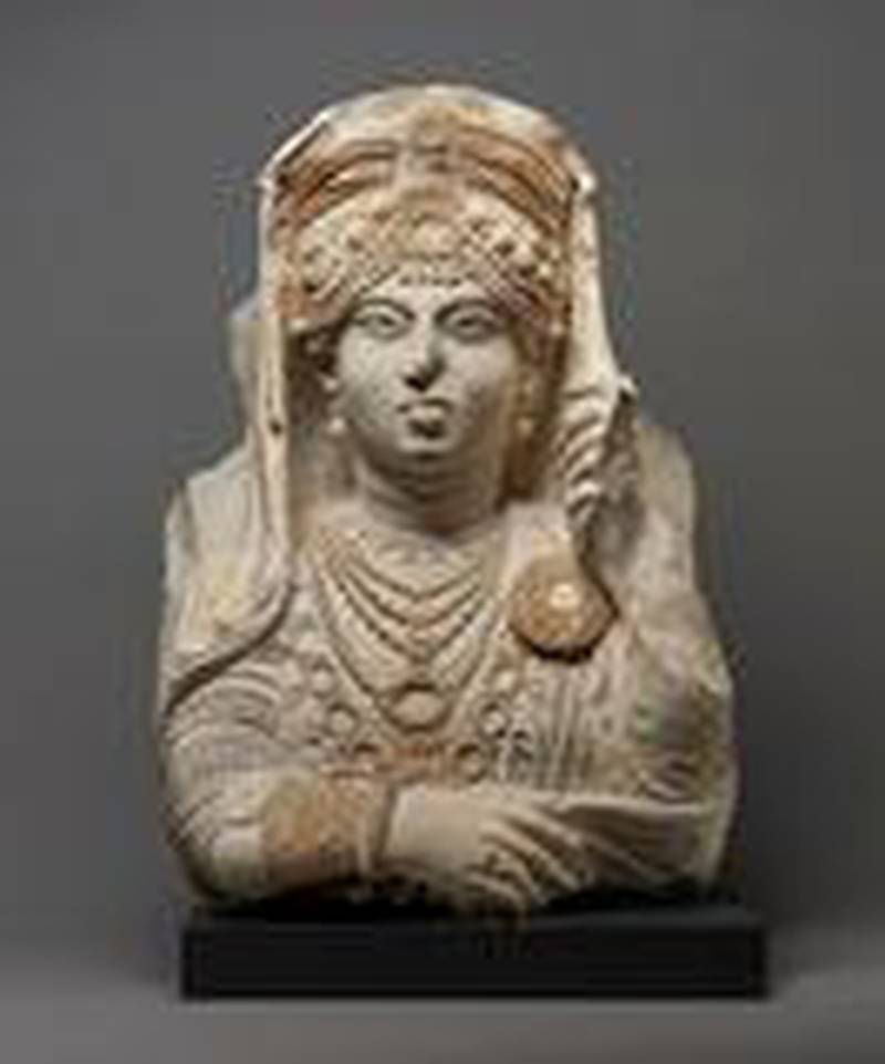 Den nærmest mytiske dronning Zenobia styrte en kort tid Midtøsten fra Palmyria i den syriske ørkenen. Hun ble slått på slagmarken, tatt til fange og ført til Roma under store ydmykelser. Hun døde i år 274, 34 år gammel. Relieff fra utstillingen.