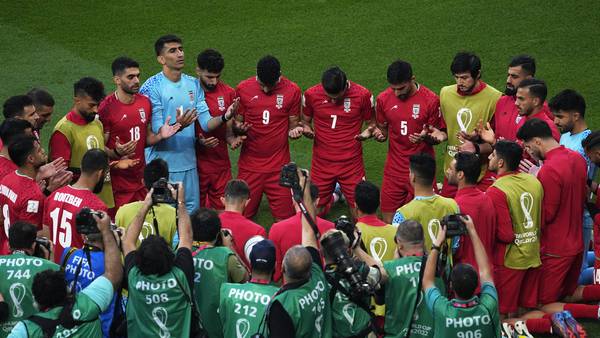 Irans fotballag nektet å synge nasjonalsangen – kan bli straffet