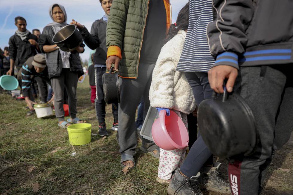FN anslår at 300.000 afghanere har flyktet til Iran siden Taliban grep makten og forventer at masseflukten vil fortsette. Disse afghanske flyktningene har tatt seg videre til Bosnia. Foto: AP / NTB