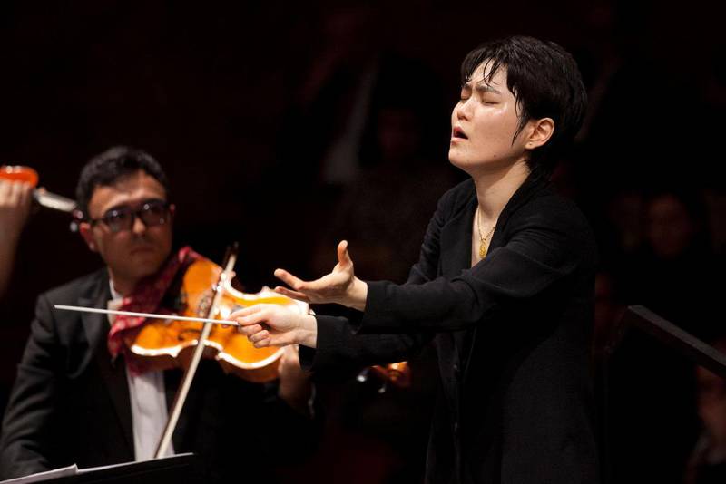 – Gud har gitt meg talentet, sier Han-na Chang som i kveld dirigerer Oslo-filharmonien.