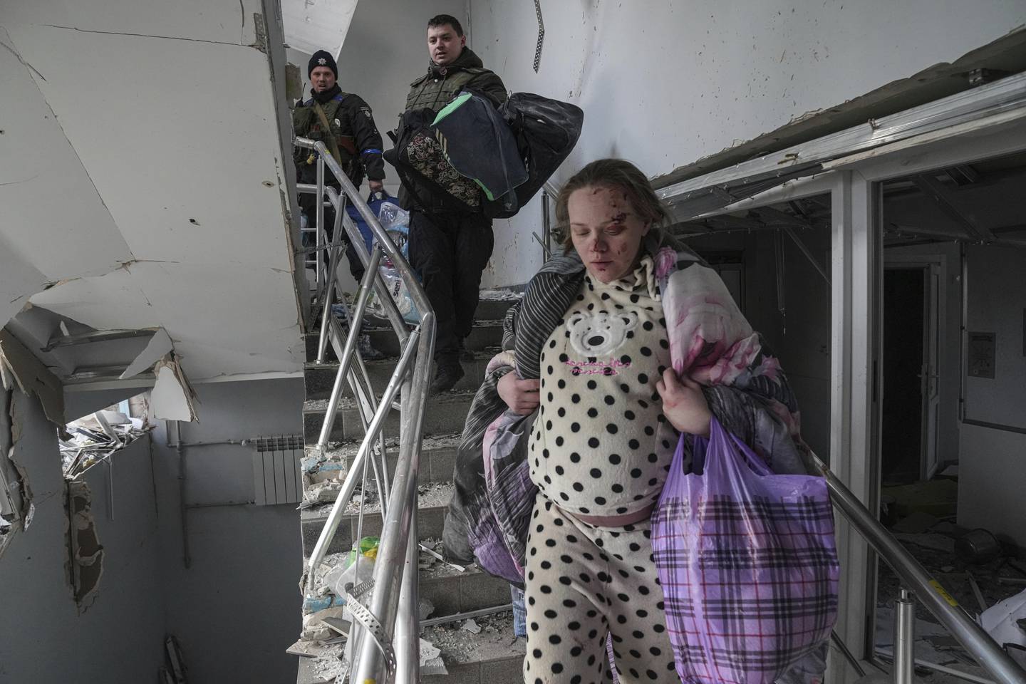 Mariana Visjegirskaja overlevde angrepet på fødeavdelingen i Mariupol onsdag 9. mars. Dagen etter ble datteren Veronika født. Foto: Jevgenij Maloletka / AP / NTB