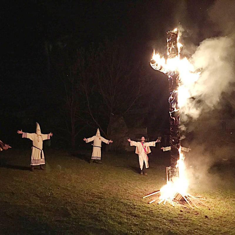 Ku Klux Klan lever i beste velgående i USA, og brenner stadig kors.