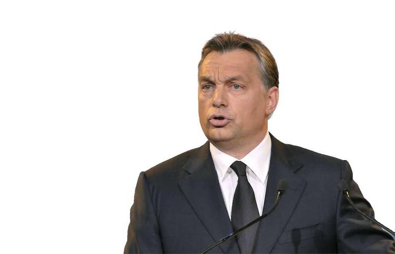 «Hallo, diktator»: Slik blei Ungarns statsminister Viktor Orbán helsa velkomen av EU-kommisjonens president på eit EU-toppmøte tidlegare i år. Sidan 2010 har Orban, som leiar partiet Fidesz, styrt Ungarn med hard hand.