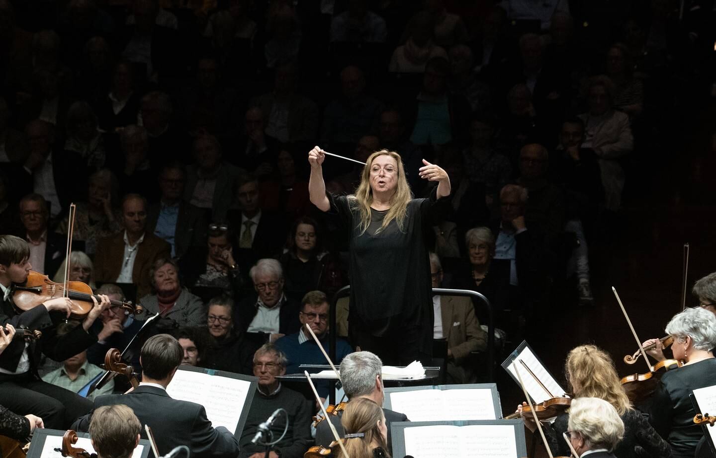 Oslo Filharmoniske Orkester, dir: Simone Young
Anton Bruckner: Symfoni nr. 8