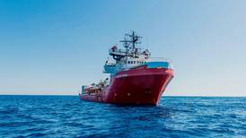 Ocean Viking-rederiet: – Kan ikke bekrefte at migrantene flyttes til karanteneskip