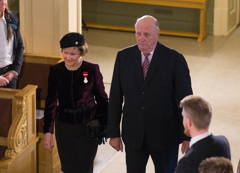 Kong Harald og dronning Sonjas 25 år som Norges kongepar ble markert i en gudstjeneste i Slottskapellet søndag. 