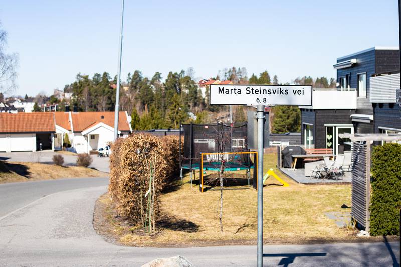 I halvannet år har Marta Steinsviks vei vært en aldri så liten kasteball mellom bydel Søndre Nordstrand og rådhuset i Oslo.