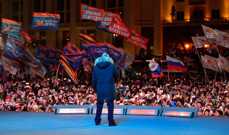 Allerede søndag kveld kunne Vladimir Putin feire en soleklar valgseier foran tusenvis av tilhengere i Moskva. Rundt tre av fire velgere som avgav stemme vil ha Putin som president fram til 2024.