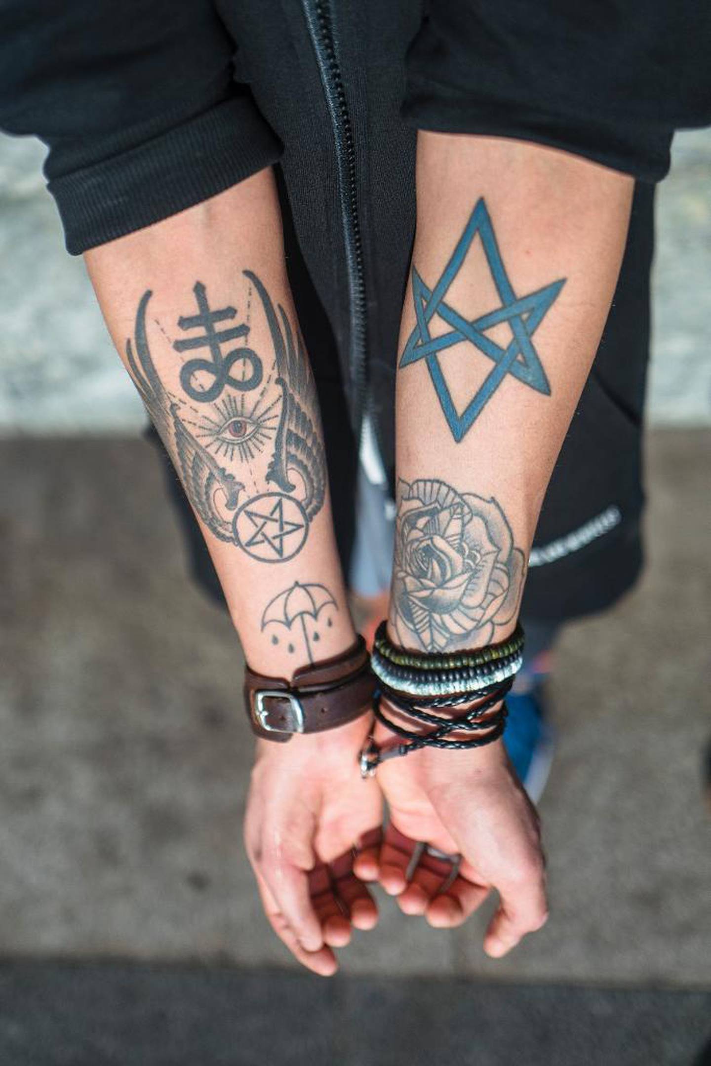 estetikk: Lars Løwquist viser frem tatoveringene sine. Noen av dem har religiøs tilknytning, men for ham er det kun estetikk.