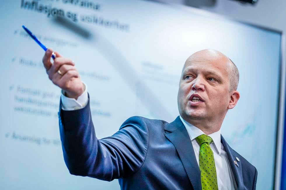 Finansminister Trygve Slagsvold Vedum (Sp) la fram revidert nasjonalbudsjett i regjeringskvartalet i Oslo torsdag.
Foto: Håkon Mosvold Larsen / NTB