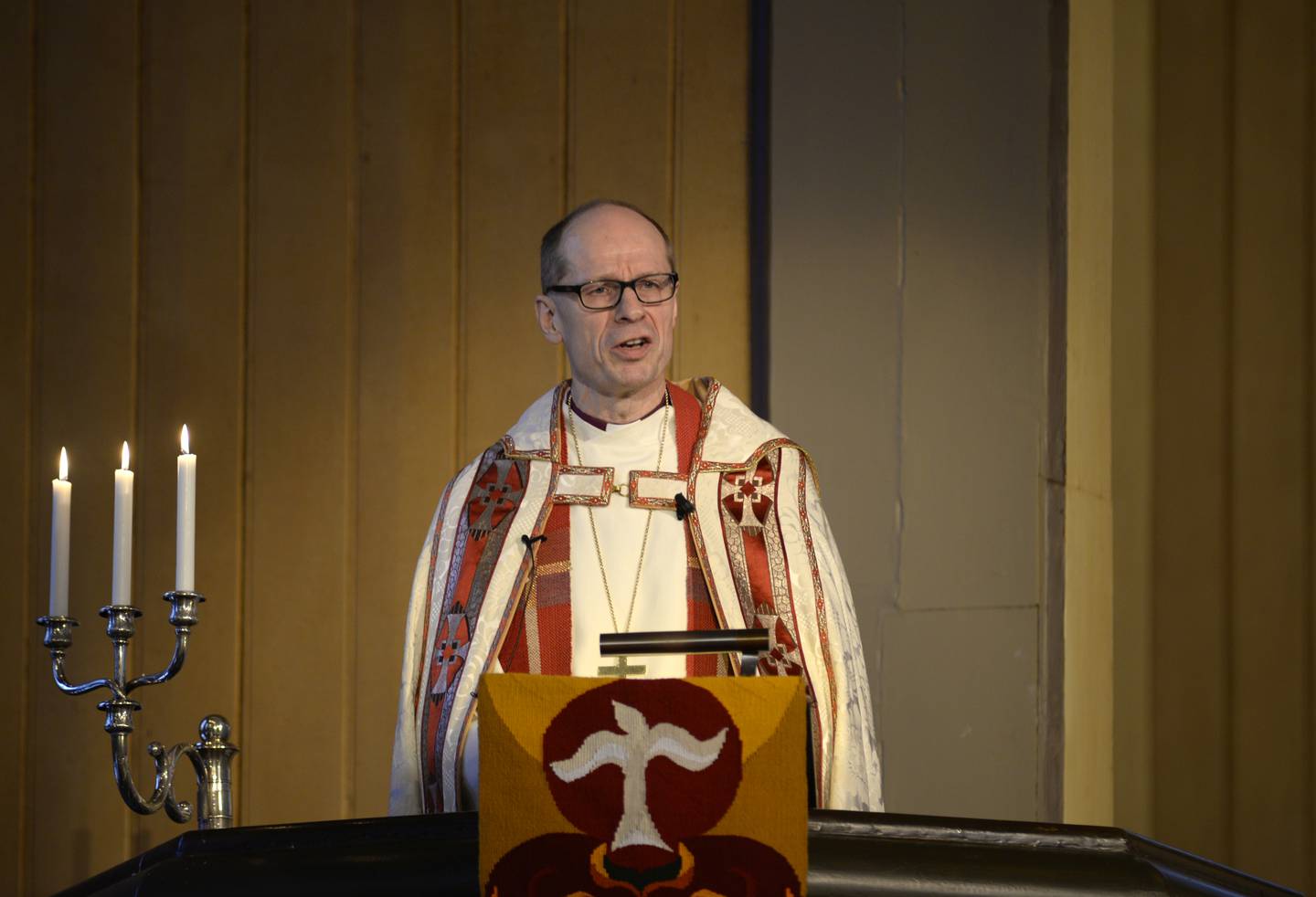 FORFALL: – Det begynner å bli dramatisk for flere av kirkene. Derfor utfordrer jeg kirkelige og nasjonale myndigheter til å gjøre noe med dette, sier Olav Øygard, biskopen i Nord-Hålogaland.