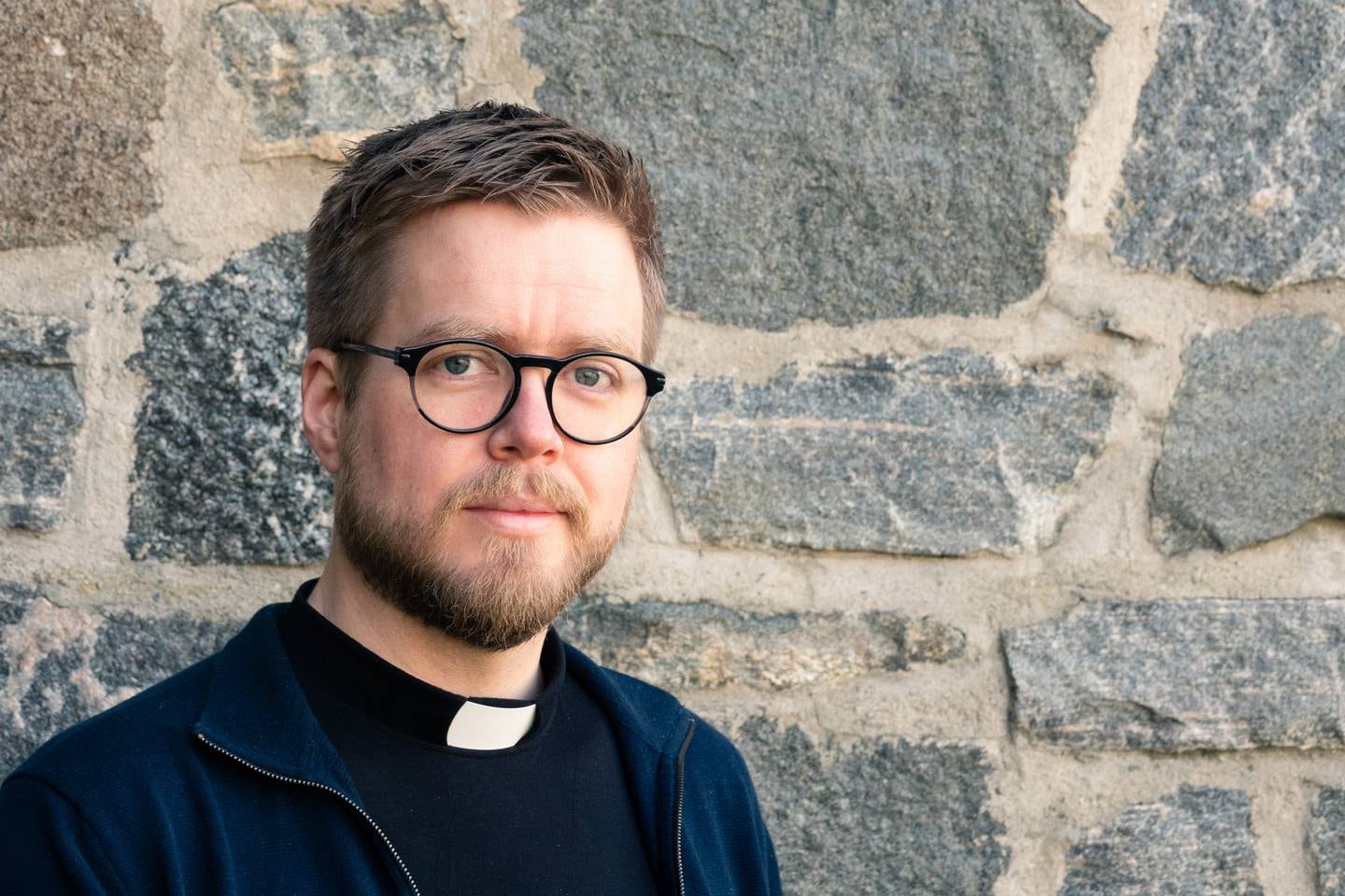 Teolog Per Kristian Hovden Sætre er sokneprest i Hornindal, jobber med en doktorgrad i Det nye testamentet og er engasjert som oversetter for Bibelselskapet.