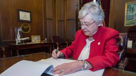 Alabamas guvernør signerer tilnærmet totalforbud mot abort