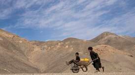 Verste tørke på ti år og økonomisk kollaps tærer på Afghanistan