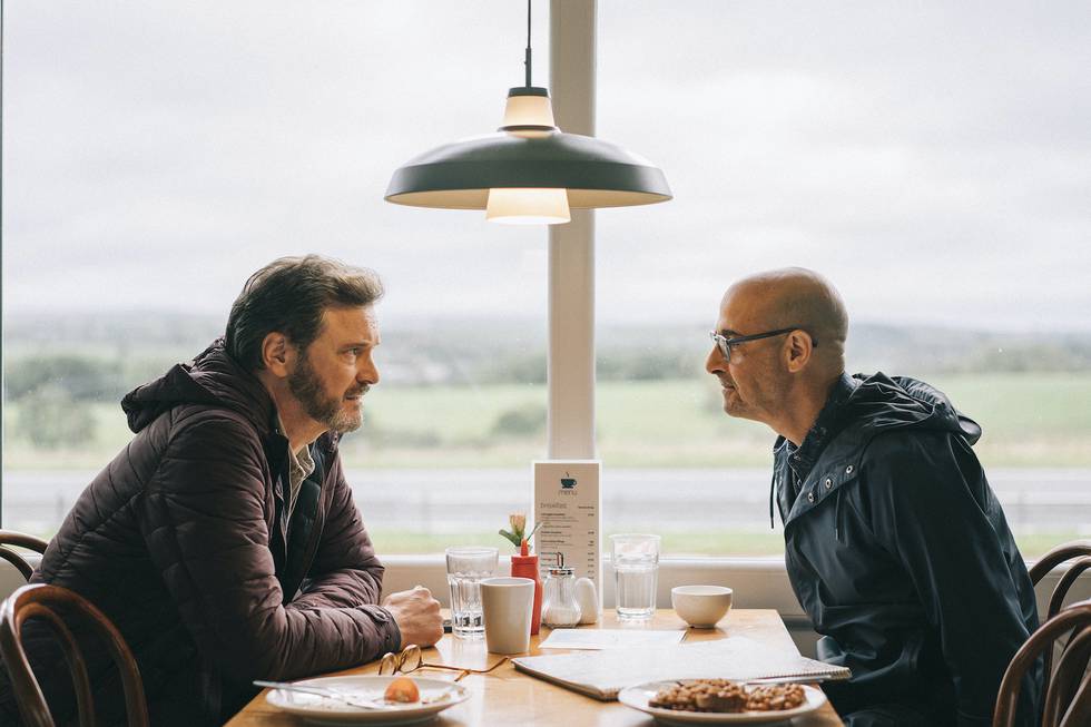 Sam (Colin Firth, til venstre) og Tusker (Stanley Tucci) drar på bobilferie i Lake District, men mye er galt med Tuskers hukommelse.