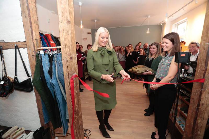Kronprinsesse Mette-Marit åpnet Normisjons nye gjenbruksbutikk i Oslo torsdag.