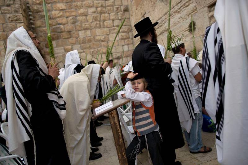 Ultra-ortodokse jøder ber ved Klagemuren i Jerusalem. 