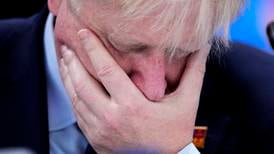 Boris Johnson nektar å trekkje seg