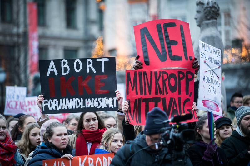 Oslo  20181117.
Lørdag ble det demonstrert for å beholde dagens abortlov i 33 norske byer. Her fra demonstrasjonen foran Stortinget i Oslo. 
Foto: Trond Reidar Teigen / NTB scanpix