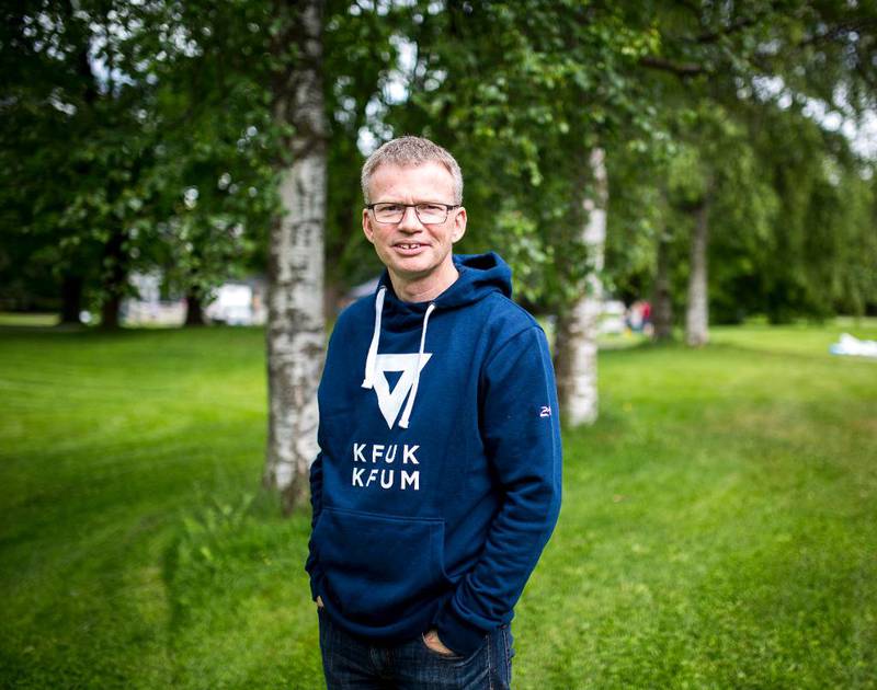 Generalsekretær Øystein Magelssen i Norges KFUK-KFUM mener det har vært for tette skott mellom det kontinuerlige barne- og ungdomsarbeidet og trosopplæringen.