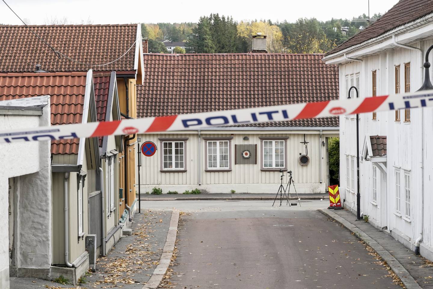 Kongsberg 20211015. 
Politiet fortsetter arbeidet i Kongsberg etter at en mann drepte fem personer onsdag.
Foto: Terje Pedersen / NTB