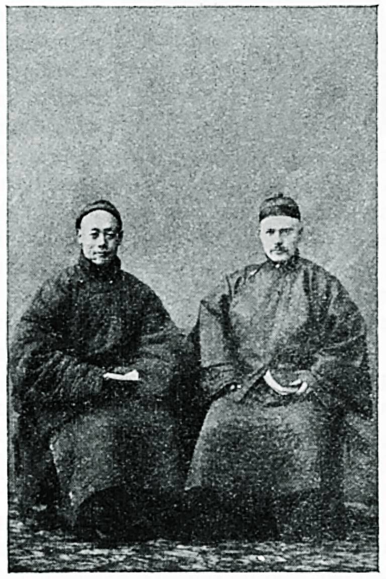 Ludvig Eriksen (t.h.) sammen med sin nære medarbeider Wang Tsi Chen. De to foretok lange reiser inn i Kina på slutten av 1800-tallet.