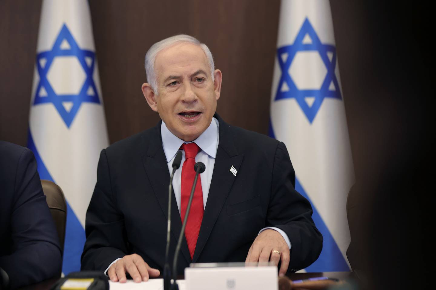 Benjamin Netanyahu under et regjeringsmøte i slutten av september. Foto: Abir Sultan / Pool / AP / NTB