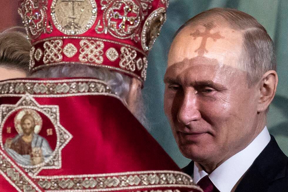 Vladimir Putin møter patriark Kirill i forbindelse med en gudstjeneste i Kristus Frelser-katedralen i Moskva.