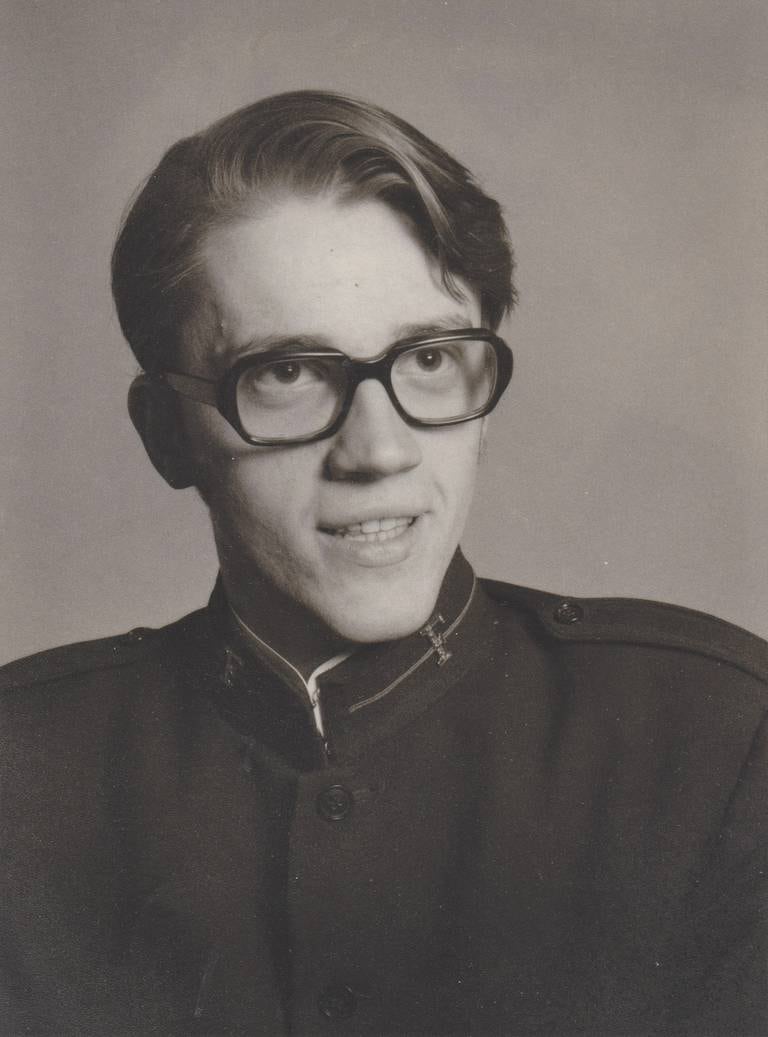 Nils Petter Enstad i 1972 - en 19 år gammel frelsesoffiser i sin første pastortjeneste i Frelsesarmeen (Foto: Privat).