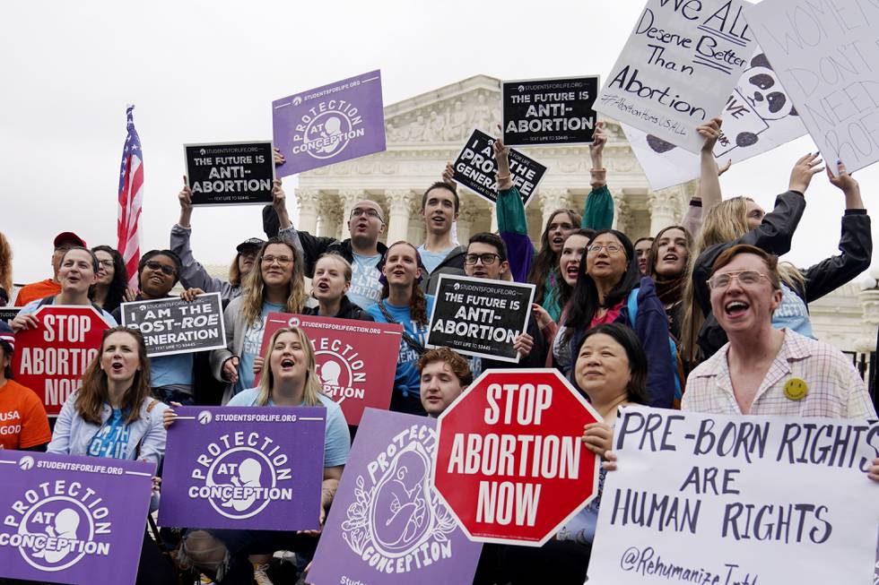 ANTI-ABORT: Demonstranter utenfor USAs høyesterett krever at Roe v. Wade settes til side.