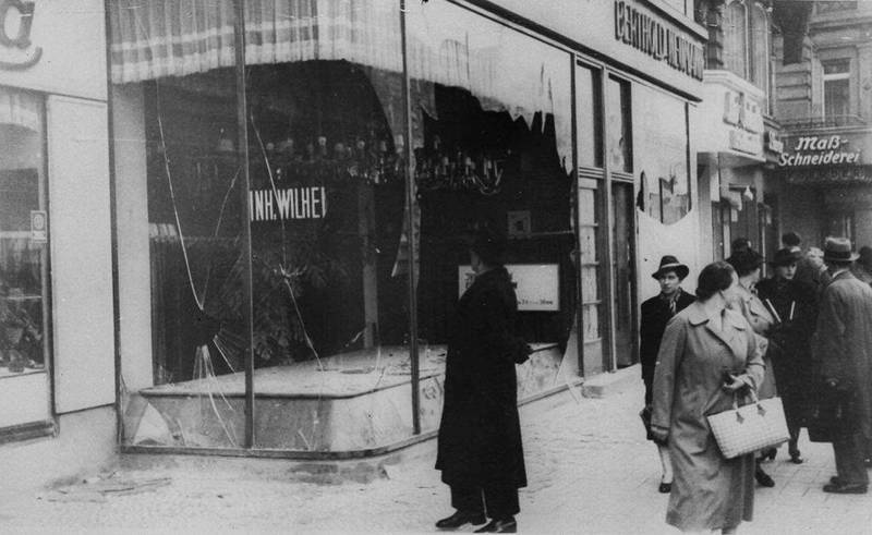 Krystallnatten, natt til 10. november 1938, markerte starten på den omfattende forfølgelsen av jøder. Da hadde allerede tusenvis flyktet fra Tyskland.