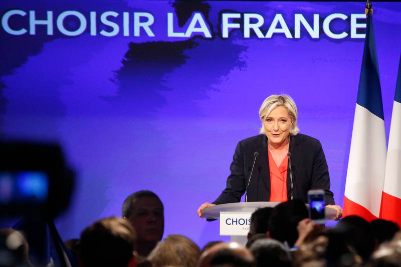 Velg Frankrike: Det er den franske høyrepopulisten  i Nasjonal Front, Marine Le Pens valgspråk. – Jeg har fire punkt: Gi franskmenn tilbake suverenitet over fransk territorium, valuta, økonomi og lovgivning, krever hun.